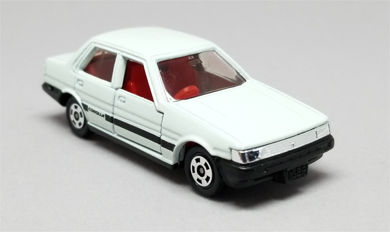 Illustration for article titled Radcast 2018: Tomica Toyota Corolla Sedan